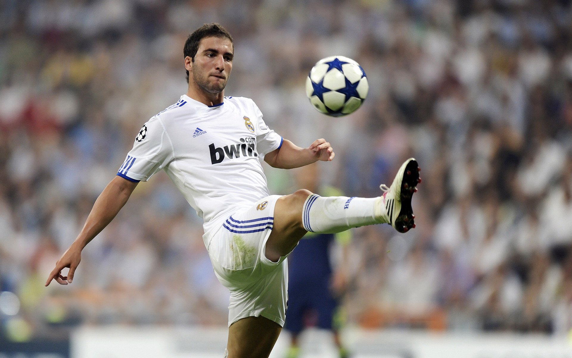 当欧冠之夜遇见篮球之神,恩比德在淘汰赛舞台的统治级交响曲