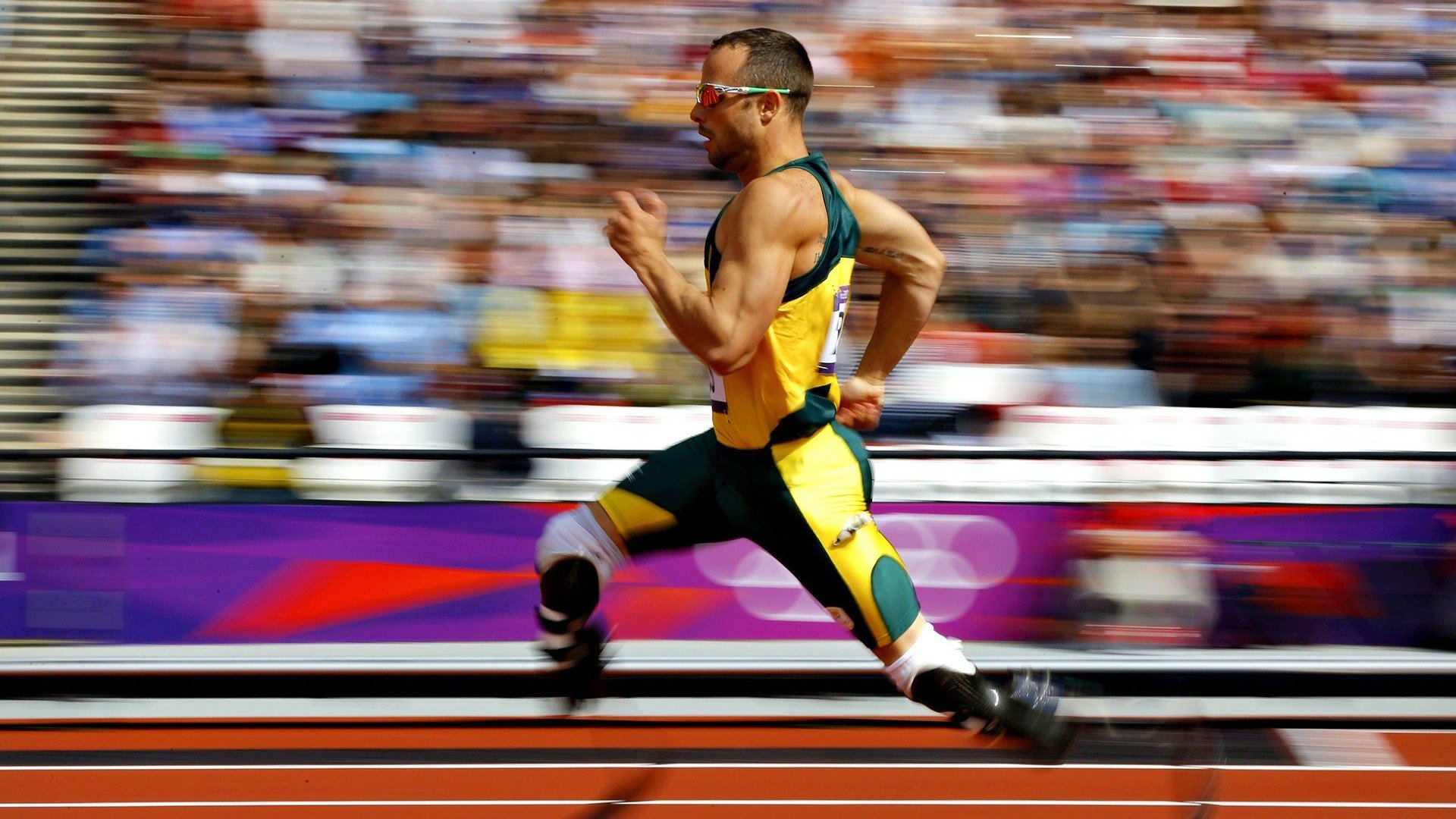 赛道传奇，周冠宇率阿斯顿马丁轻取索伯车队