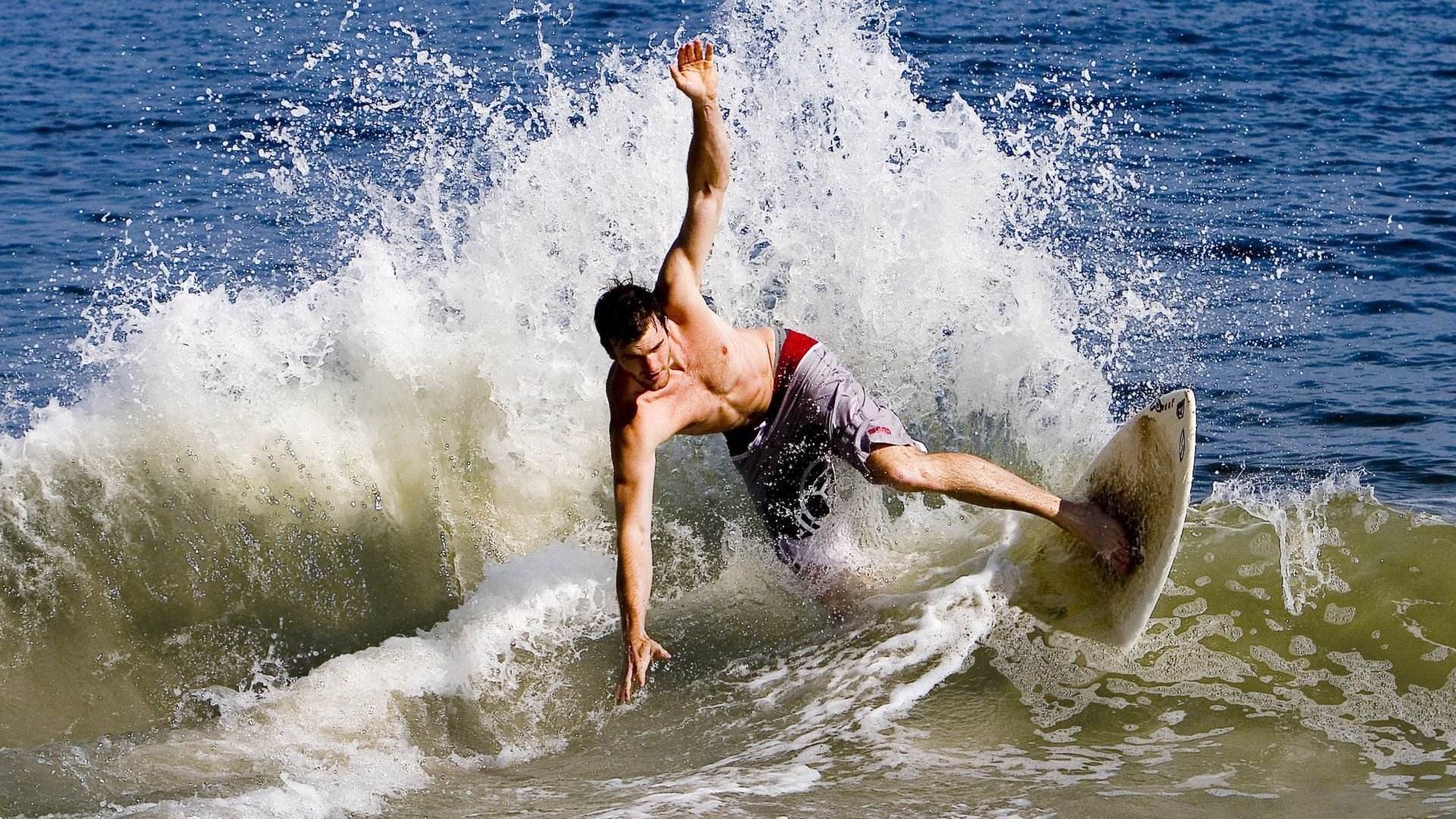 绝地反击，哈斯车队如何用一场不可能的胜利，改写F1历史，周冠宇打破魔咒